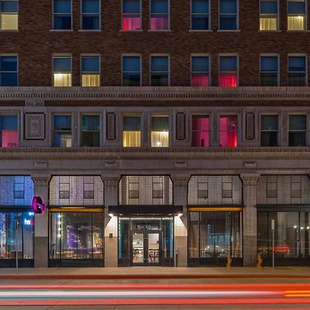 Moxy Phoenix Downtown Exterior photo
