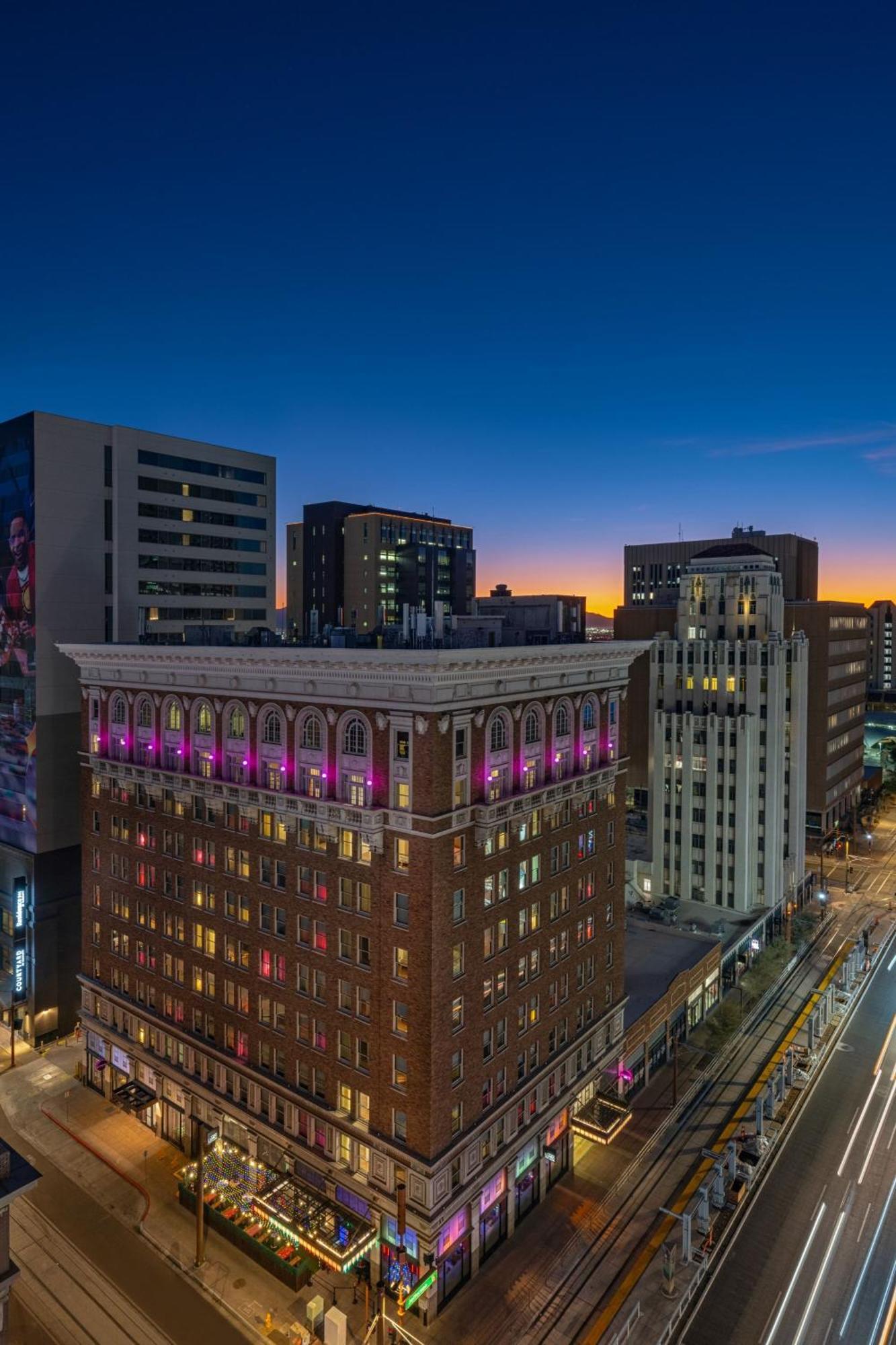 Moxy Phoenix Downtown Exterior photo
